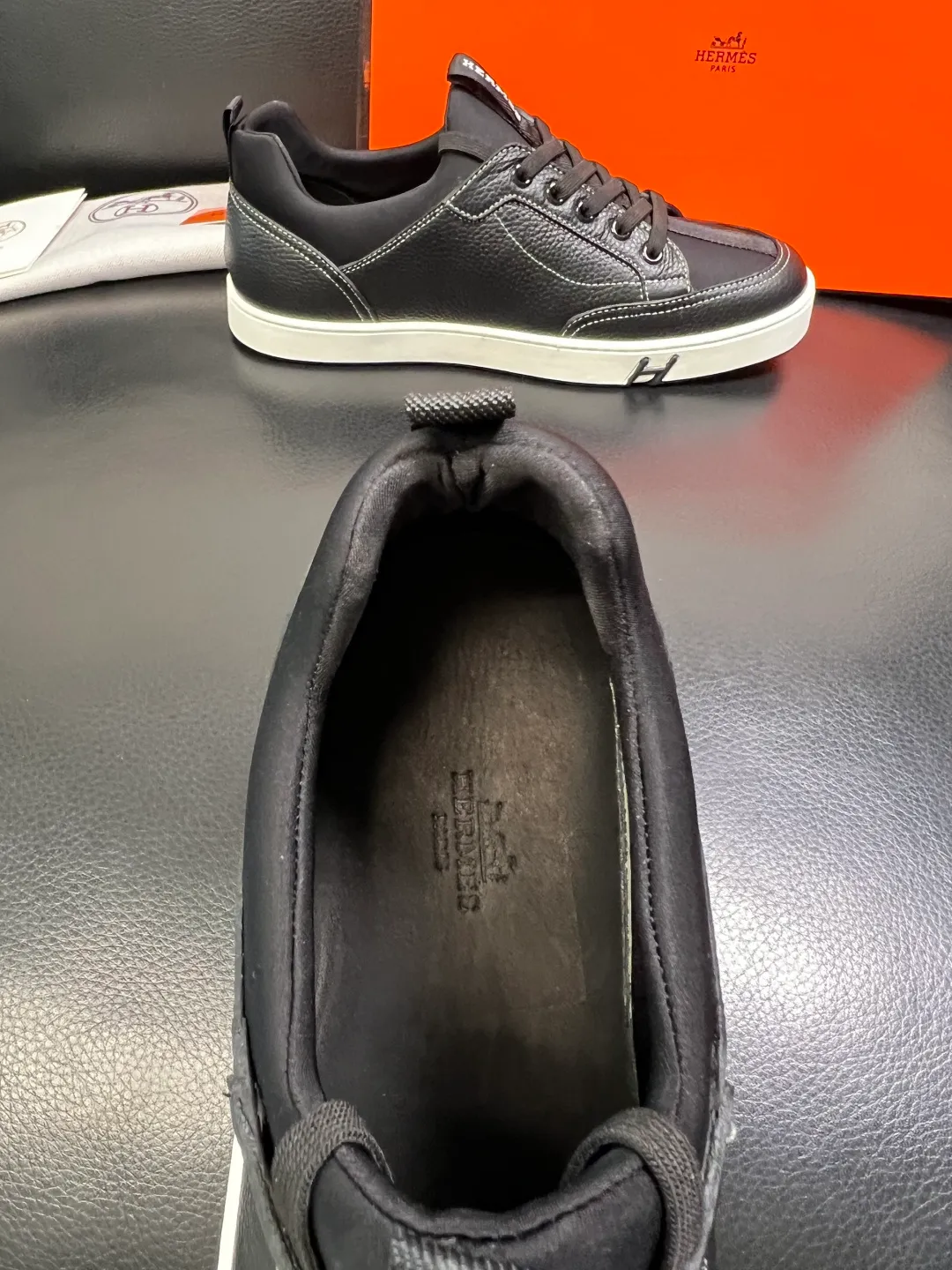 Men's shoes 💰700 Hermes High-quality top crafts Hermes counters are selling simultaneously with original factory configuration, original cowhide fabric imported from Italy, high-quality splicing technology, fully imported water-dyed cowhide lining, soles: original soles specially provided by the original factory are super comfortable, original factory and single goods are welcome to compare, code number 38-44 (customized 45)